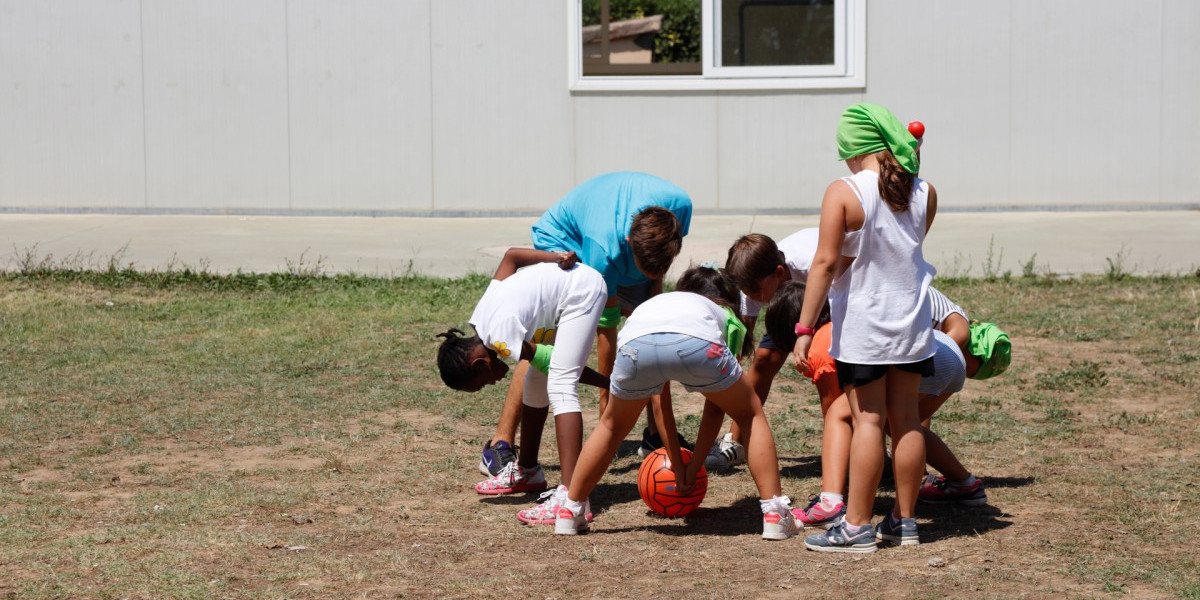 Negli oratori estivi divisi in piccoli gruppi; sconsigliati i campi estivi