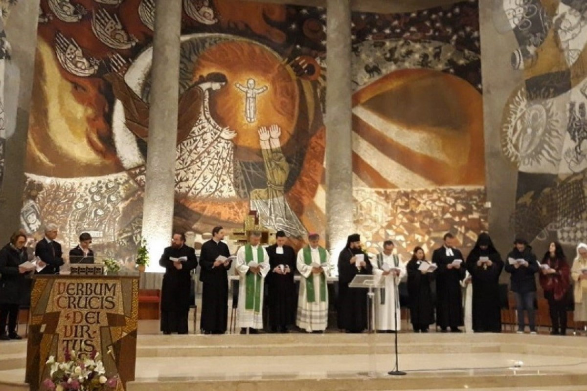 Si segnala la presentazione di un corso ecumenico da parte della Congregazione delle Figlie dalla Chiesa