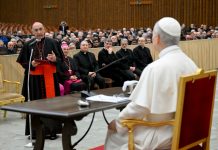 Incontro del Papa con il clero: l’intervento del cardinale Reina