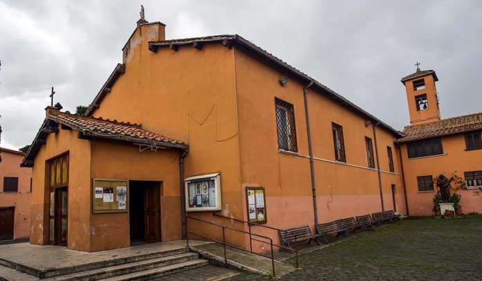 Parrocchia Santa Maria Madre della Misericordia.Via dei Gordiani, Roma