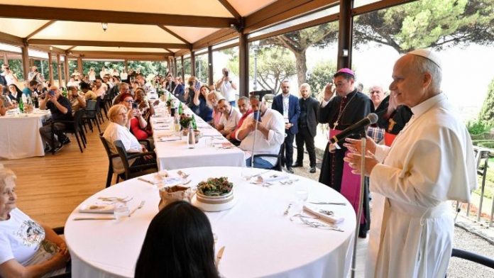 pranzo papa lauudato si poveri