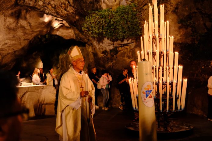 reina pellegrinaggio lourdes