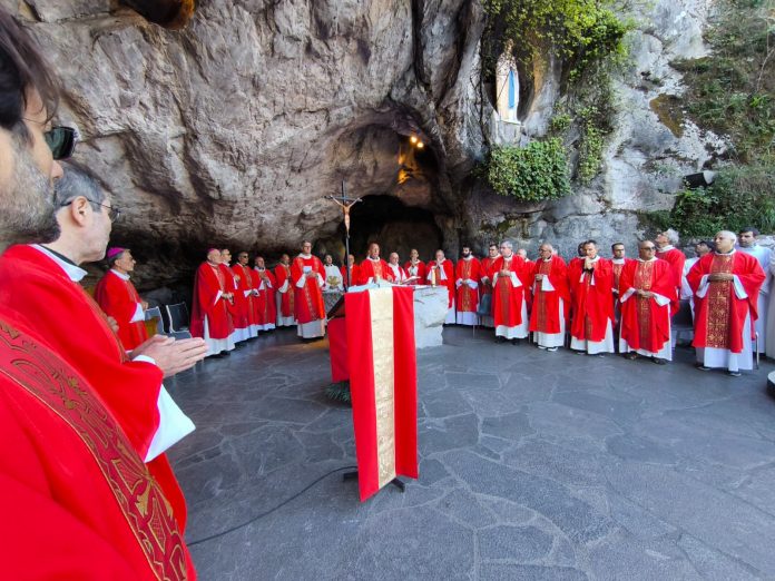 reina pellegrinaggio lourdes